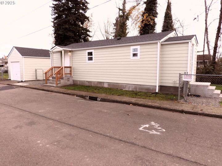 Property Photo:  890 25th St SE  OR 97301 