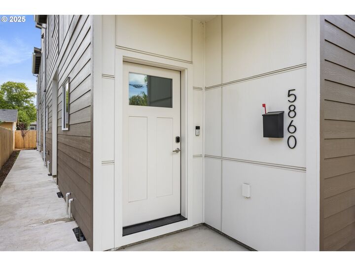 Property Photo: 5860 N Missouri Ave 1 OR 97217