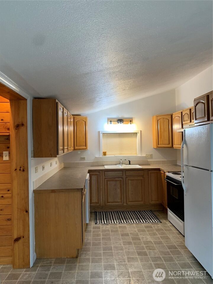 Property Photo: 230 N Emerson WA 98801