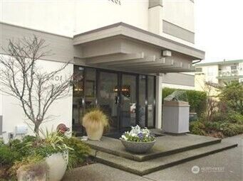 Property Photo:  6401  Lake Washington Boulevard NE 303  WA 98033 