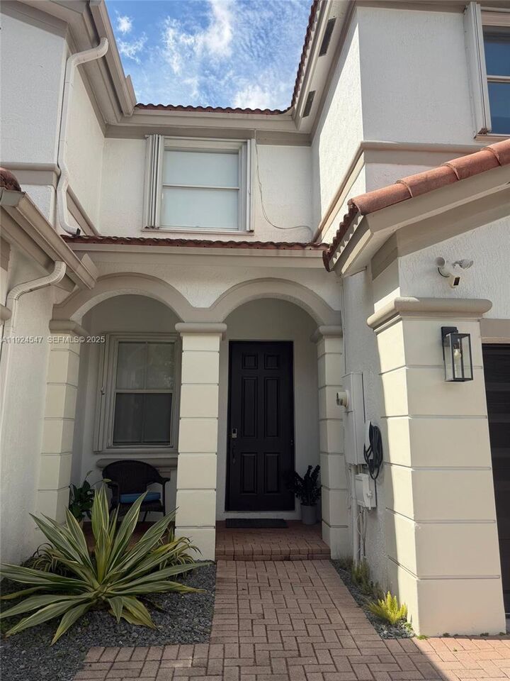 Property Photo: 8148 NW 108th Ct FL 33178