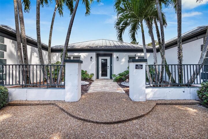 Property Photo: 11155 SW 40th St FL 33328