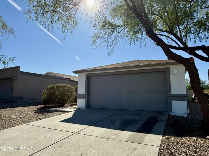 Property Photo: 2282 E Sunland Vista AZ 85713