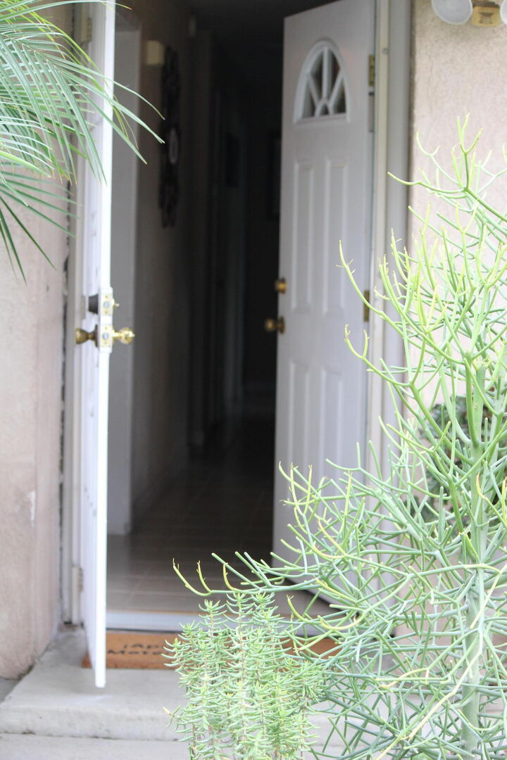 Property Photo: 1030 N Stover Street CA 93292