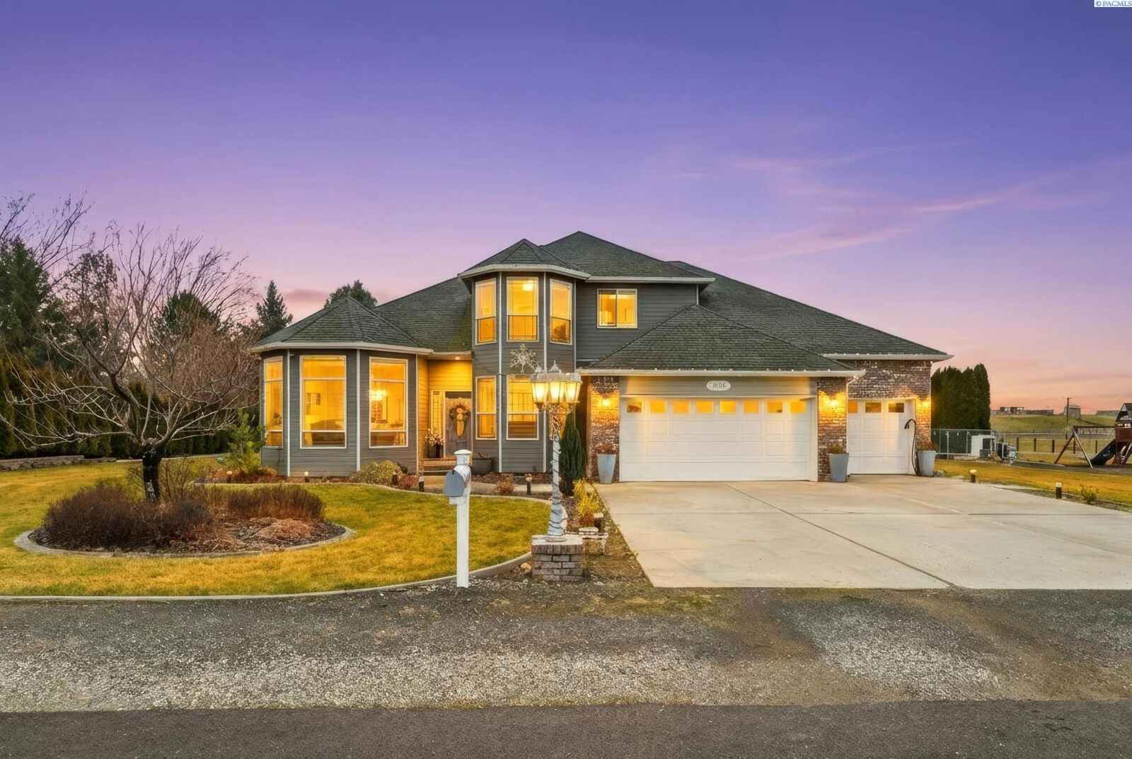 Property Photo:  5620 W Dradie St  WA 99301 