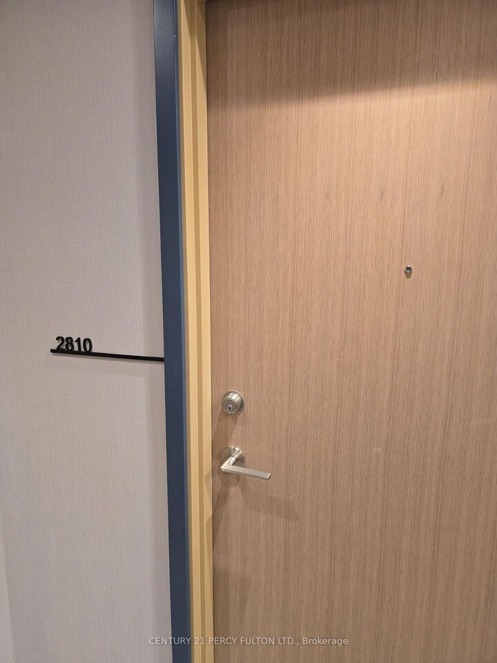 Property Photo:  395 Square One Drive 2810  ON L5B 0P6 