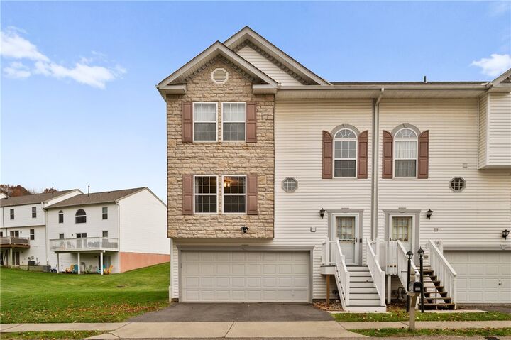 105 Pine Valley Dr  North Fayette PA 15126 photo