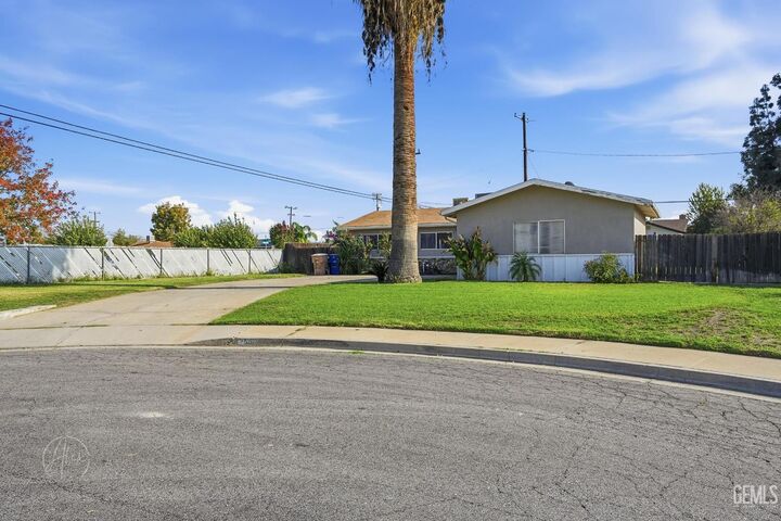 Property Photo:  2500 Blackstone Court  CA 93304 