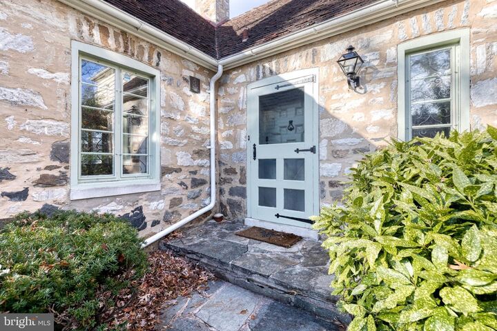 Property Photo: 5208 Tilbury Way MD 21212