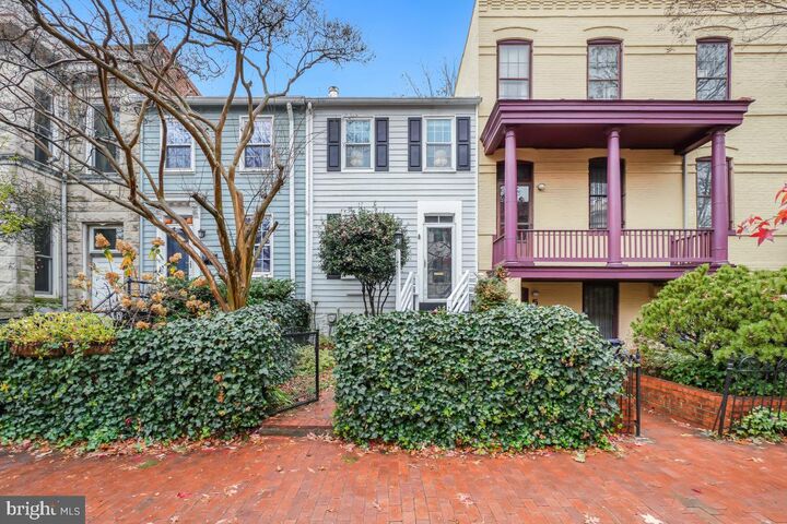 Property Photo:  505 9th Street SE  DC 20003 