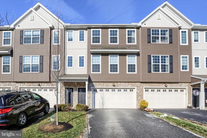 523 Brook Shire Court  Mechanicsburg PA 17055 photo