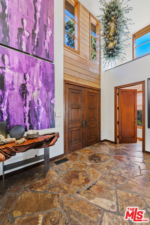 Property Photo:  1810 Mango Way  CA 90049 