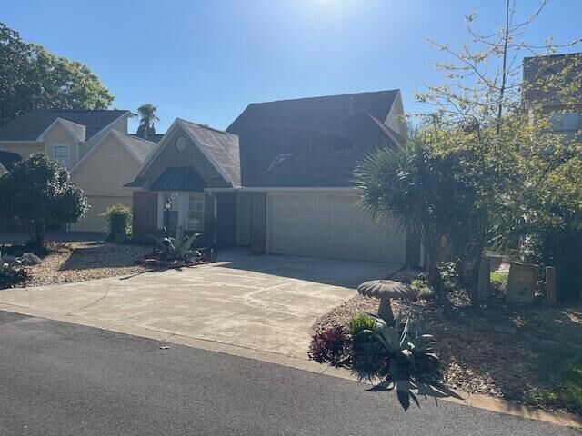 Property Photo:  810 Fairway Lakes Drive  FL 32578 