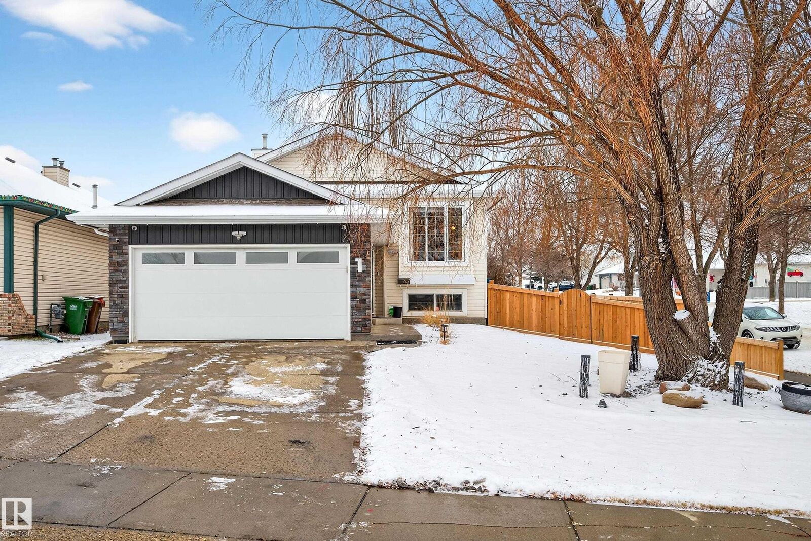 Property Photo:  1 Hunter Place  AB T8N 5W6 