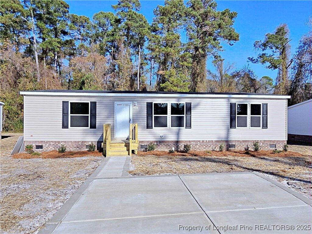 Property Photo:  4055 Lodge Drive  NC 28395 