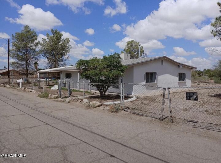 Property Photo: 602 Raymundo Street TX 79927