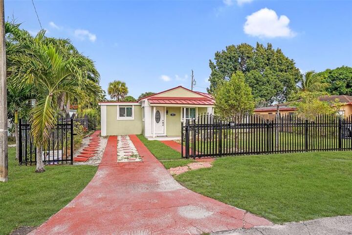 Property Photo: 413 NW 100th Ter FL 33150