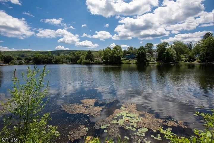 Property Photo:  10 Lenape Trl  NJ 07438 