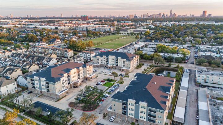 Property Photo:  6804 Westview Drive 3404  TX 77055 