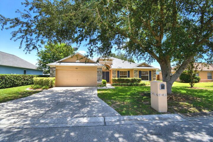 Property Photo: 3425 Stoneway Drive FL 33812