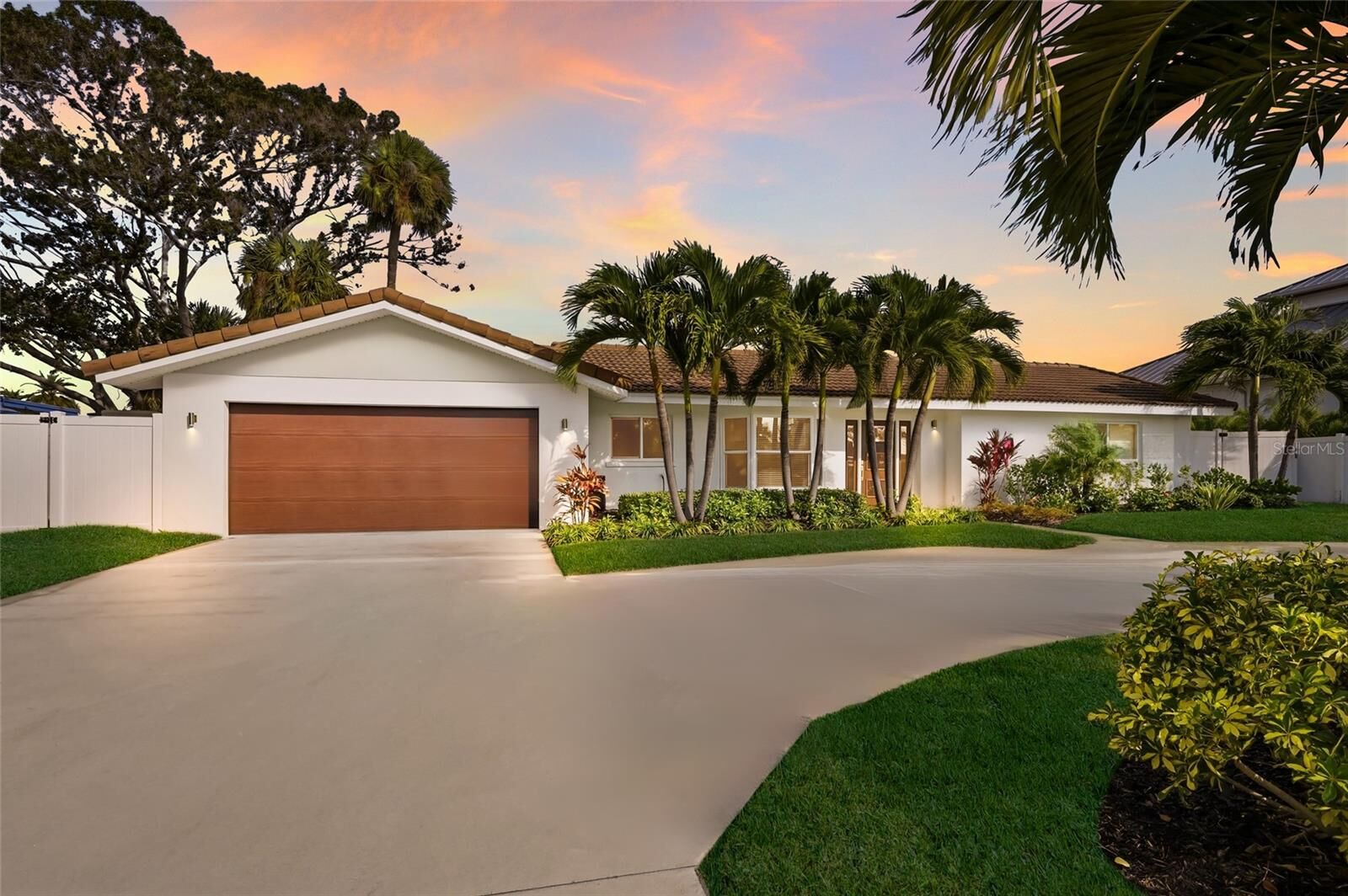 Property Photo:  611 Dundee Lane  FL 34217 