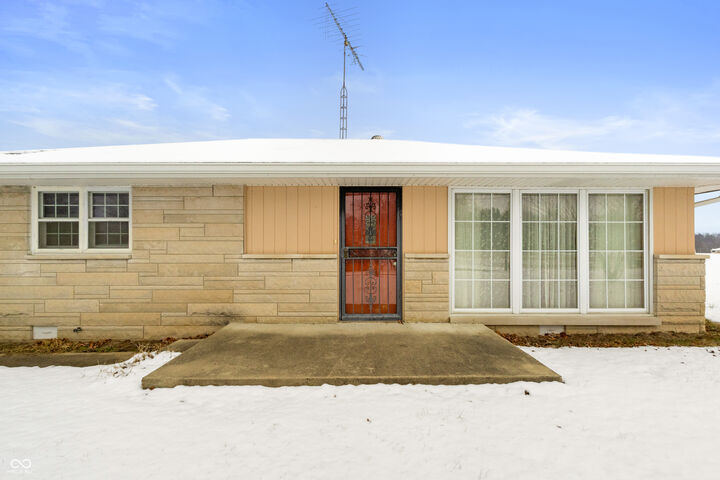 Property Photo:  6742 E County Road 900 N  IN 47274 