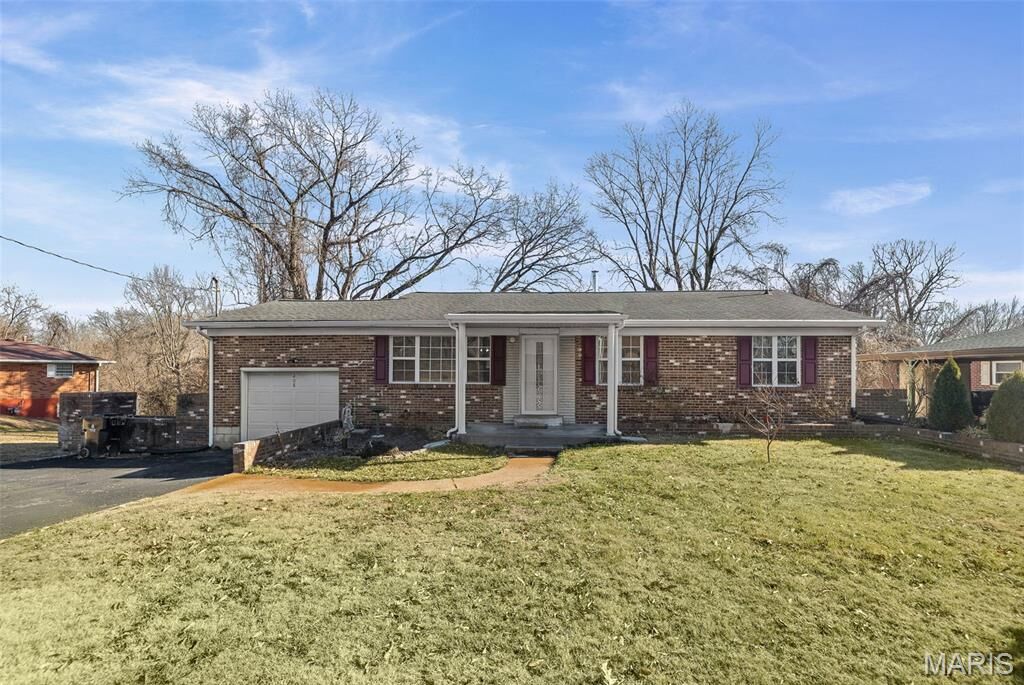 Property Photo: 208 Hillwood Drive IL 62223