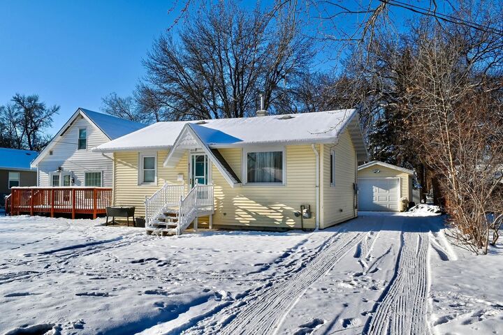 Property Photo: 623 12th St NW ND 58703