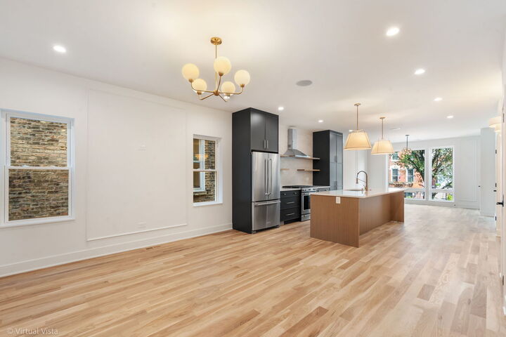 Property Photo: 1530 W 18th Place 1 IL 60608