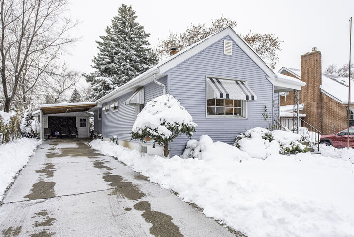 Property Photo:  216 S Martin Avenue  IL 60085 