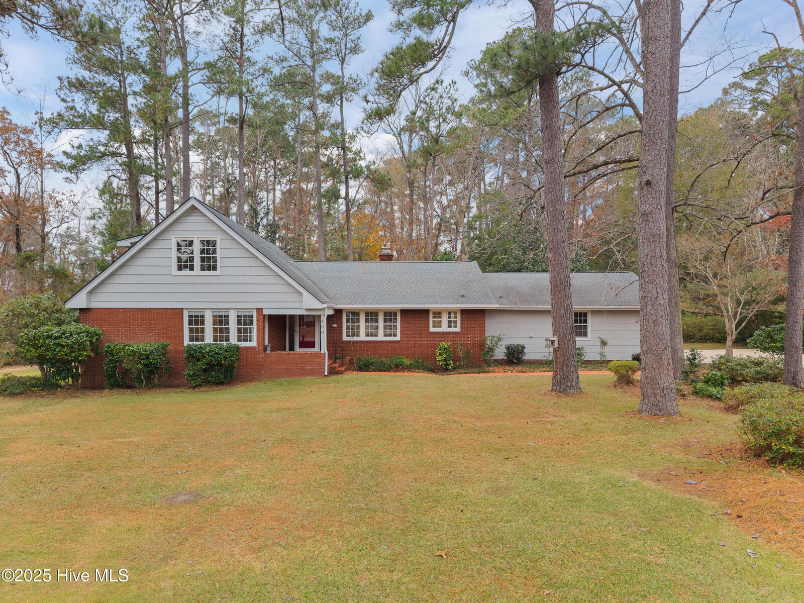 Property Photo:  400 Country Club Drive  NC 28546 