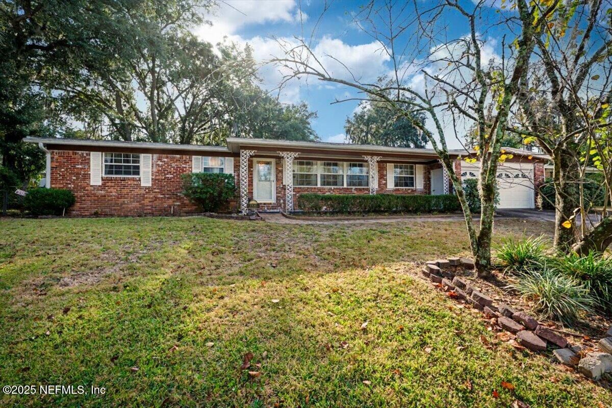 Property Photo: 7132 Hanson Drive FL 32210