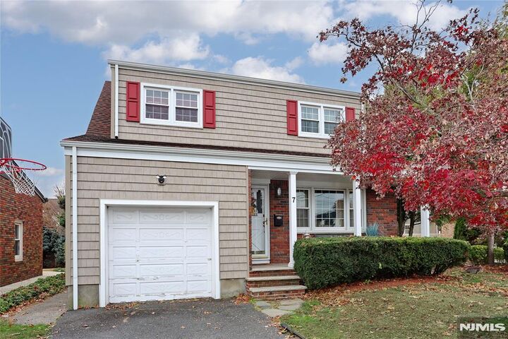 Property Photo:  7 Azalea Drive  NJ 07057 