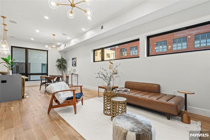 Property Photo:  32 Hancock Avenue 3  NJ 07307 