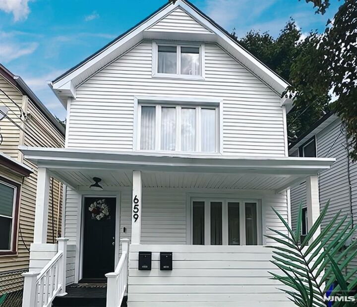 Property Photo:  659 Nassau Street 1  NJ 07050 