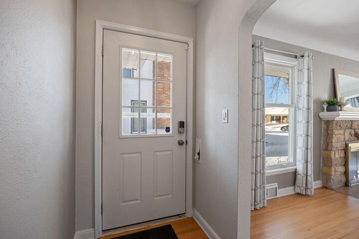 Property Photo:  804 Cottage Avenue W  MN 55117 