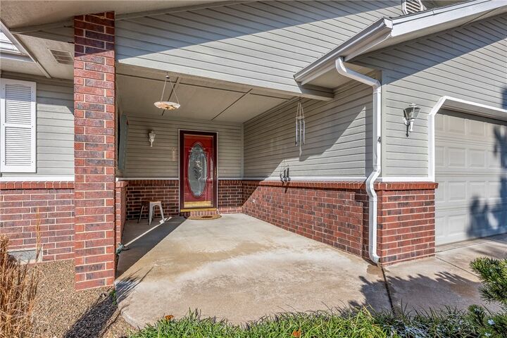 Property Photo:  4 Lyndhurst Drive  AR 72714 