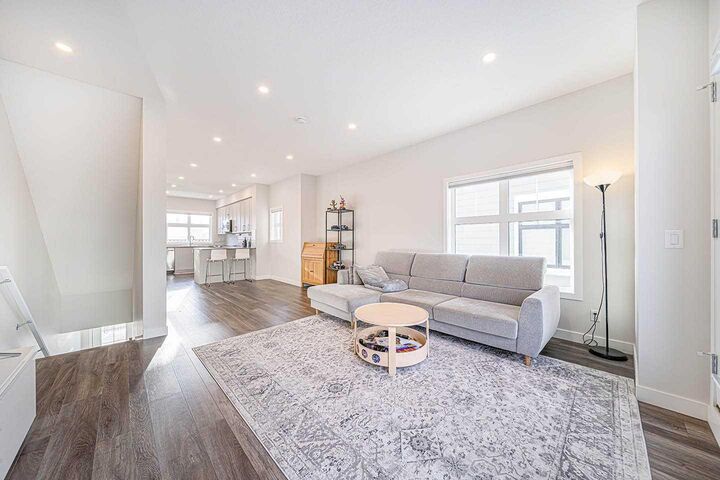 Property Photo:  69 Les Jardins Park SE  AB T2C 5V3 