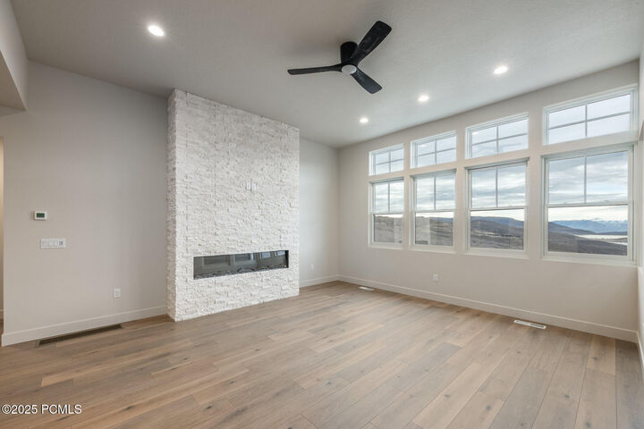 Property Photo: 698 Silver Hill Loop UT 84036