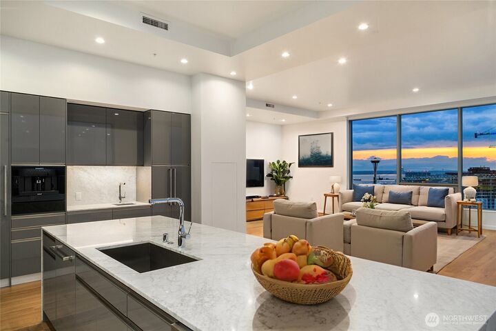 Property Photo:  1808  Minor Avenue Ph203  WA 98101 