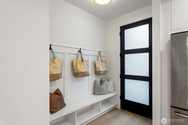 Property Photo:  9511  132nd Avenue NE B  WA 98033 