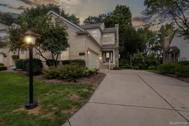 Property Photo:  39568 Dun Rovin Drive  MI 48168 