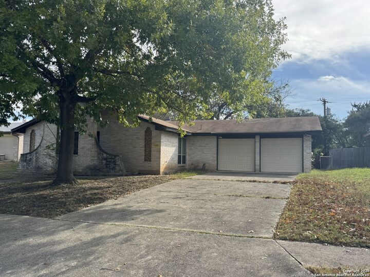 Property Photo: 7038 Forest Way TX 78240