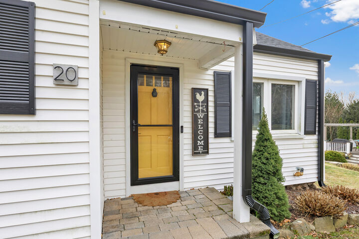 Property Photo:  20 Nicholdale Road  CT 06484 