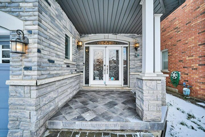 Property Photo:  628 Twain Avenue  ON L5W 0A3 