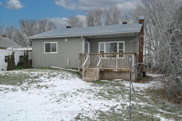 7510 Roger Stevens Drive  Montague ON K7A 4X9 photo