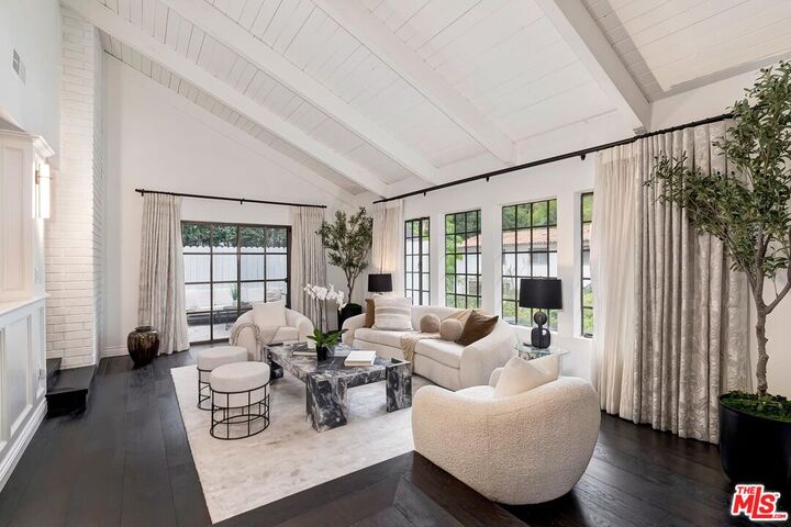 Property Photo:  1060 Chantilly Rd  CA 90077 