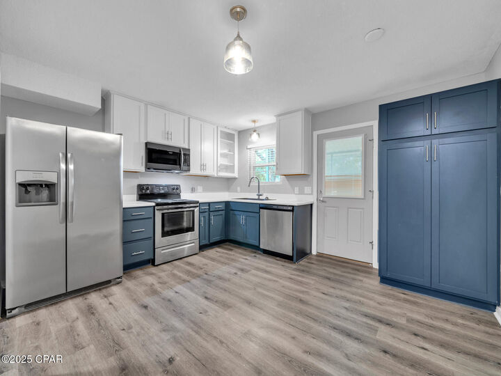 Property Photo: 119-123 Hampton Drive FL 32539