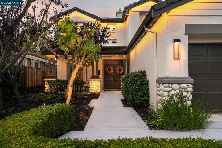 Property Photo: 84 Plumeria Ct CA 94506