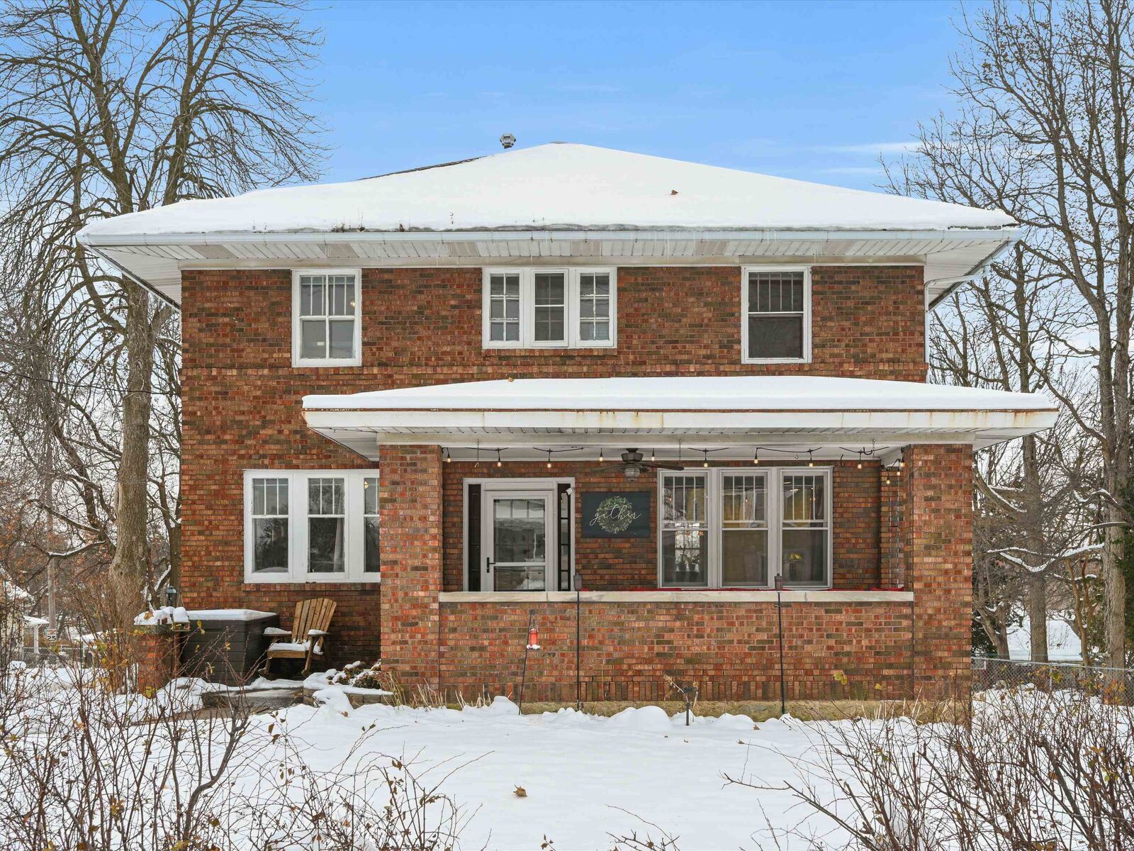 Property Photo: 2422 University Avenue IA 52001